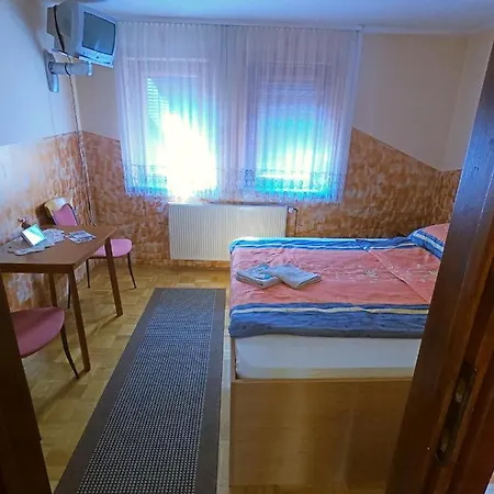 Bed and breakfast Prenocisca Stolec